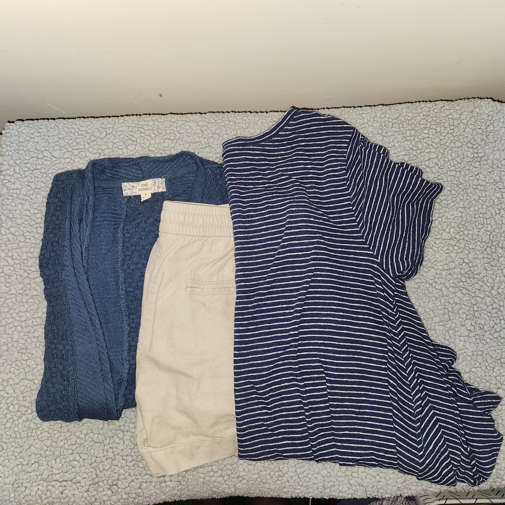 Old Navy Blue Short Sleeve Tee in Casual Style